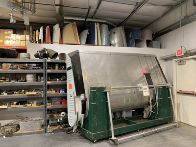 Huge wing flap for a 737